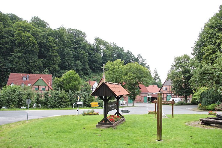 Impressionen aus der Hillentruper Ortsmitte. - © Heidi Stork