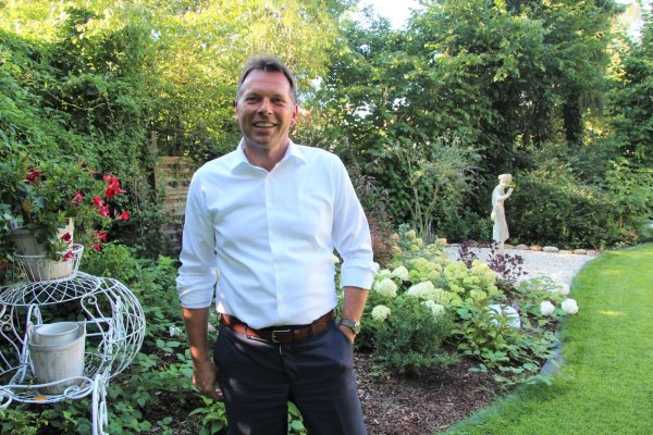 Der Garten ist für Frank Hilker eine Rückzugsoase und ein Ort, an dem er zur Ruhe kommt. - © Jana Beckmann